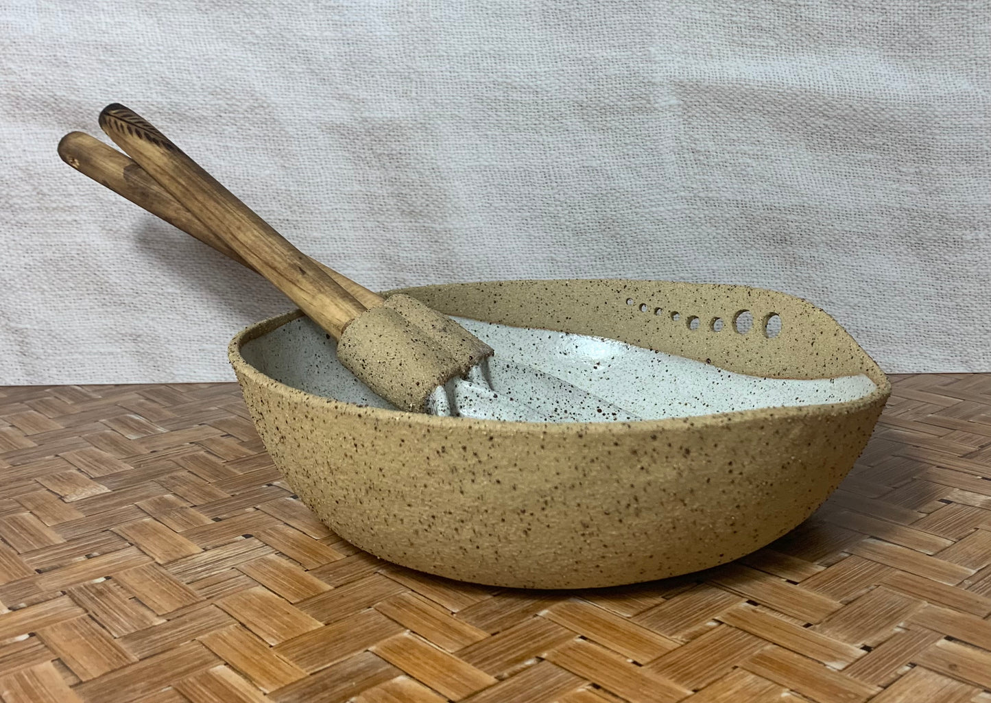 White Speckled Bowl with Timber Handled Servers Set -2